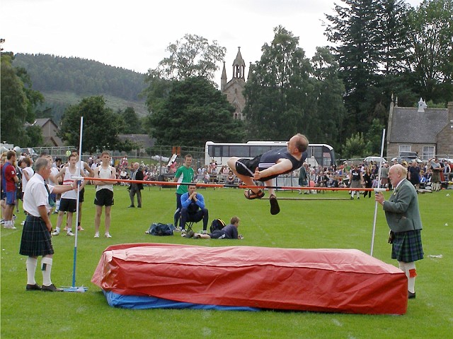 Highland_Games.jpg - Bei den schottischen Highland-Games im Jahr 2007 wird einer alten Leidenschaft gefrönt